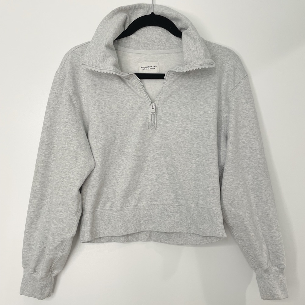 SOLD Abercrombie & Fitch Women’s half zip in gray size small